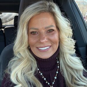 Meet your Posher, Cynthia